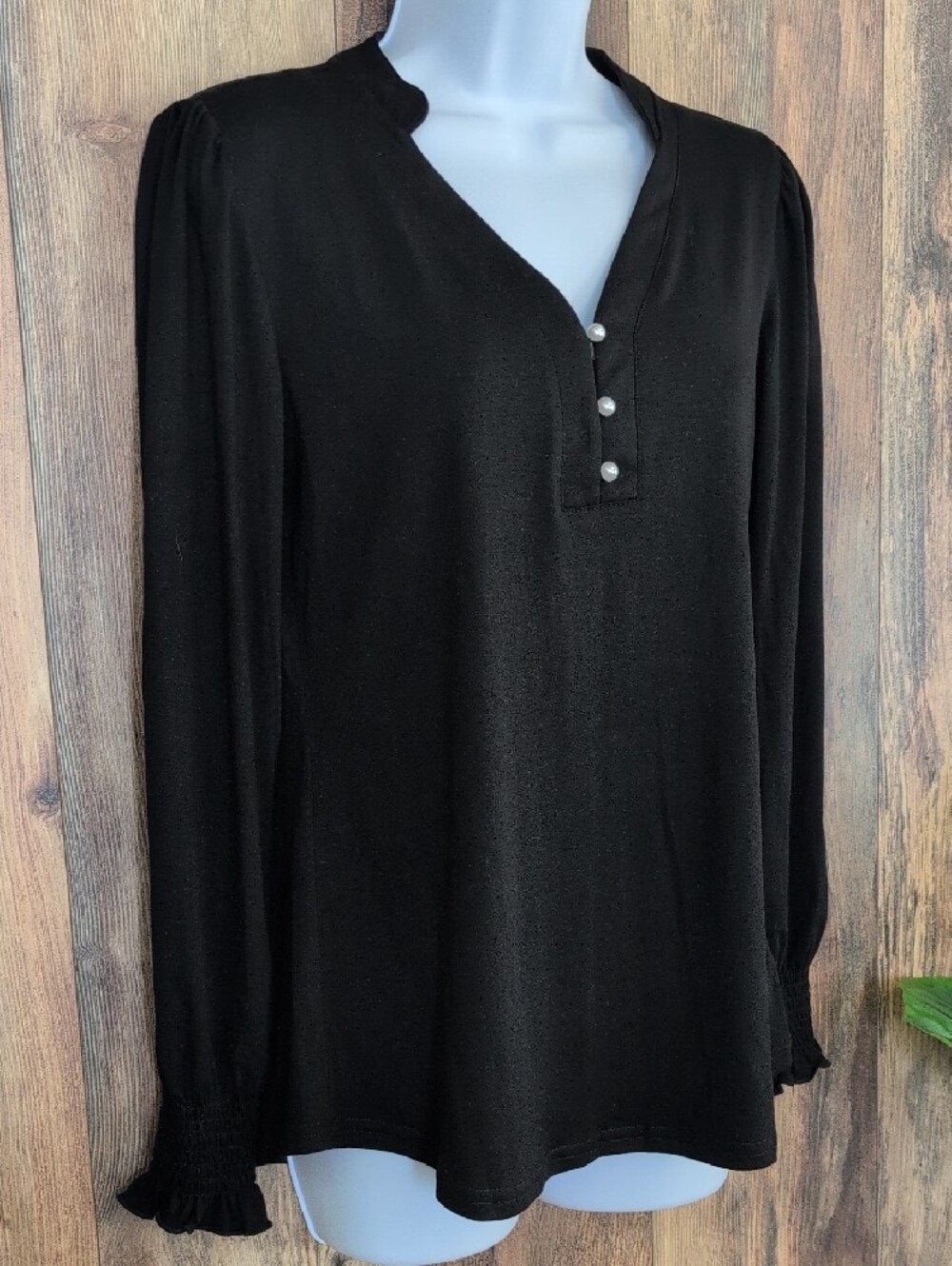 Rapbin Black Long-Sleeve V-Neck Top with Pearl Buttons S    M438